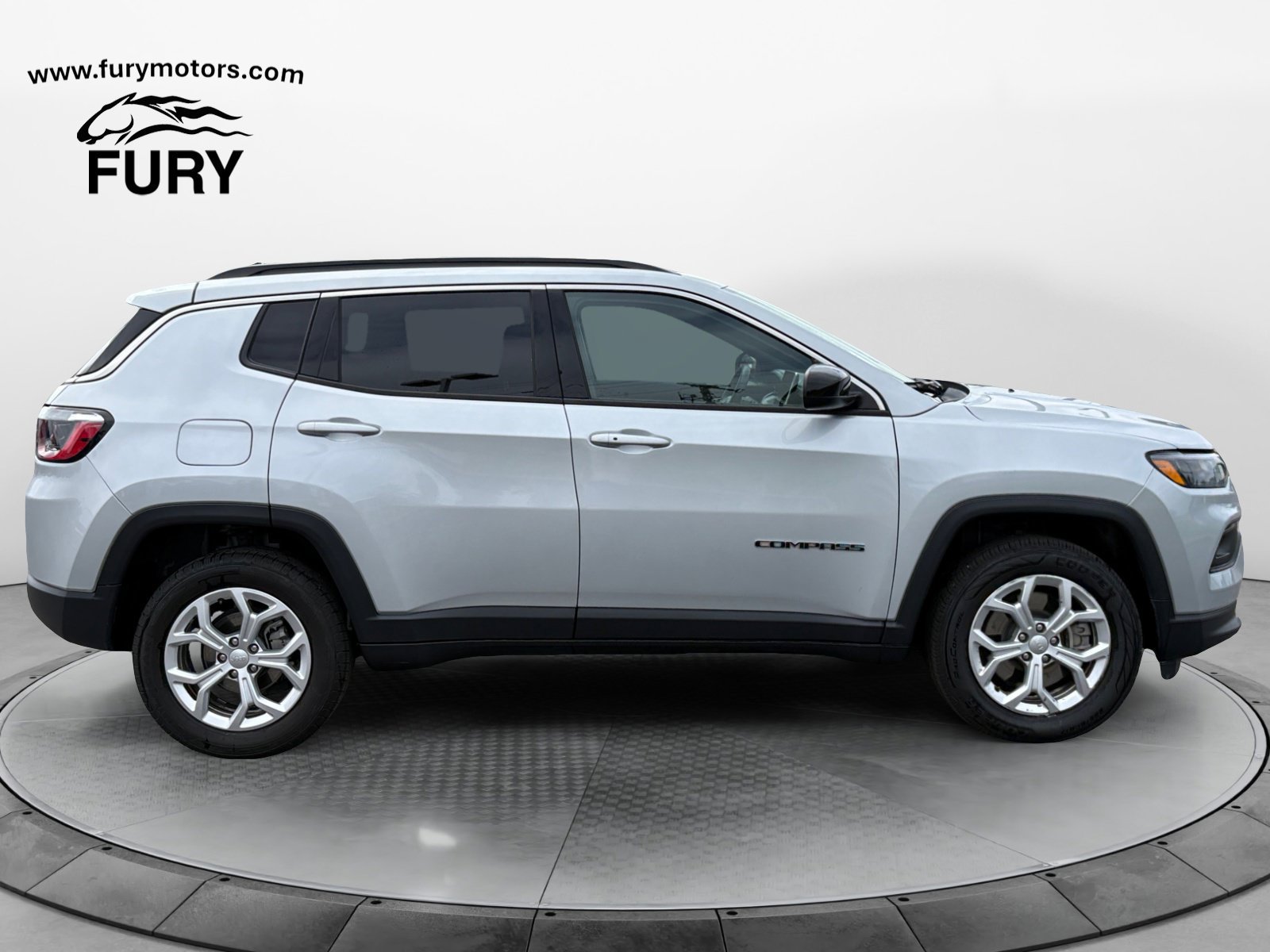 Used 2024 Jeep Compass Latitude AWD/4WD image 5
