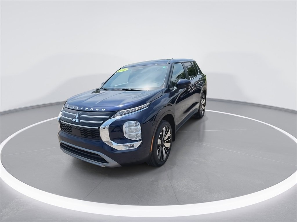 New 2025 Mitsubishi Outlander SE image 4