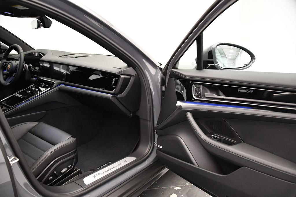 Used 2025 Porsche Panamera image 48