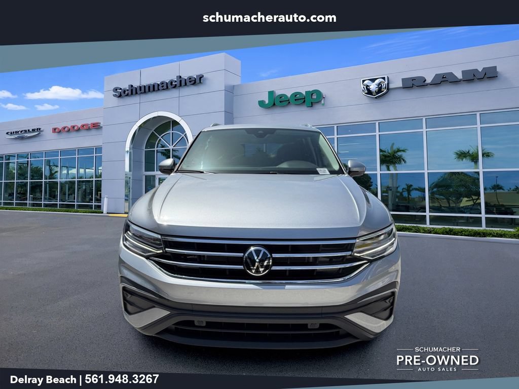 Used 2024 Volkswagen Tiguan SE FWD image 2
