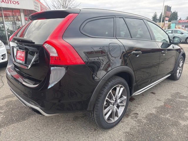 Used 2015 Volvo V60 T5 Cross Country image 5