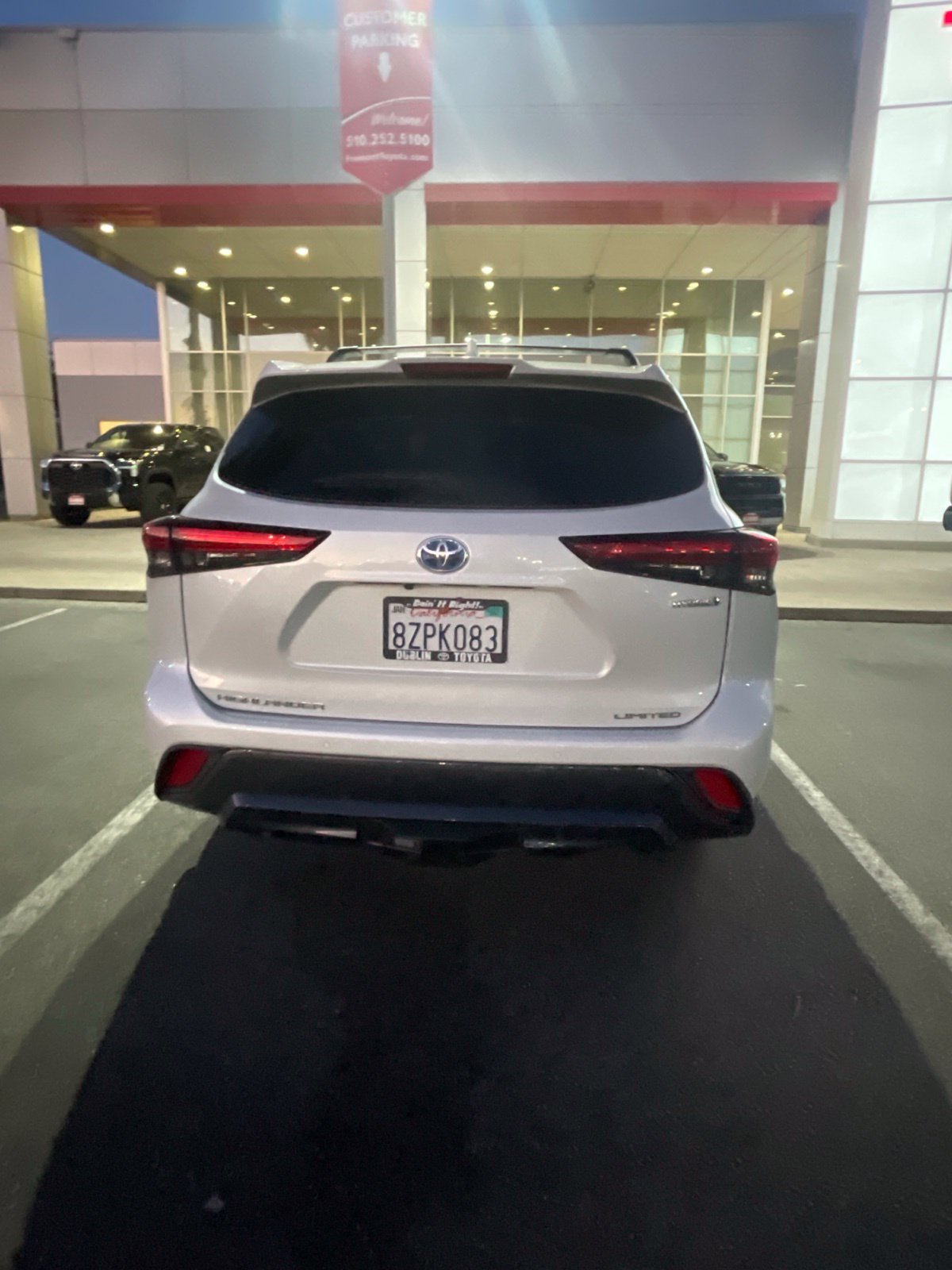 Used 2022 Toyota Highlander Limited AWD/4WD image 4