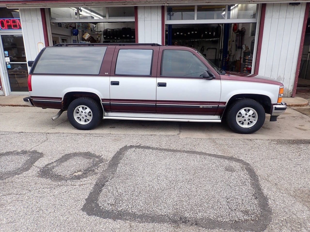 Used 1994 Chevrolet Suburban 2WD image 19