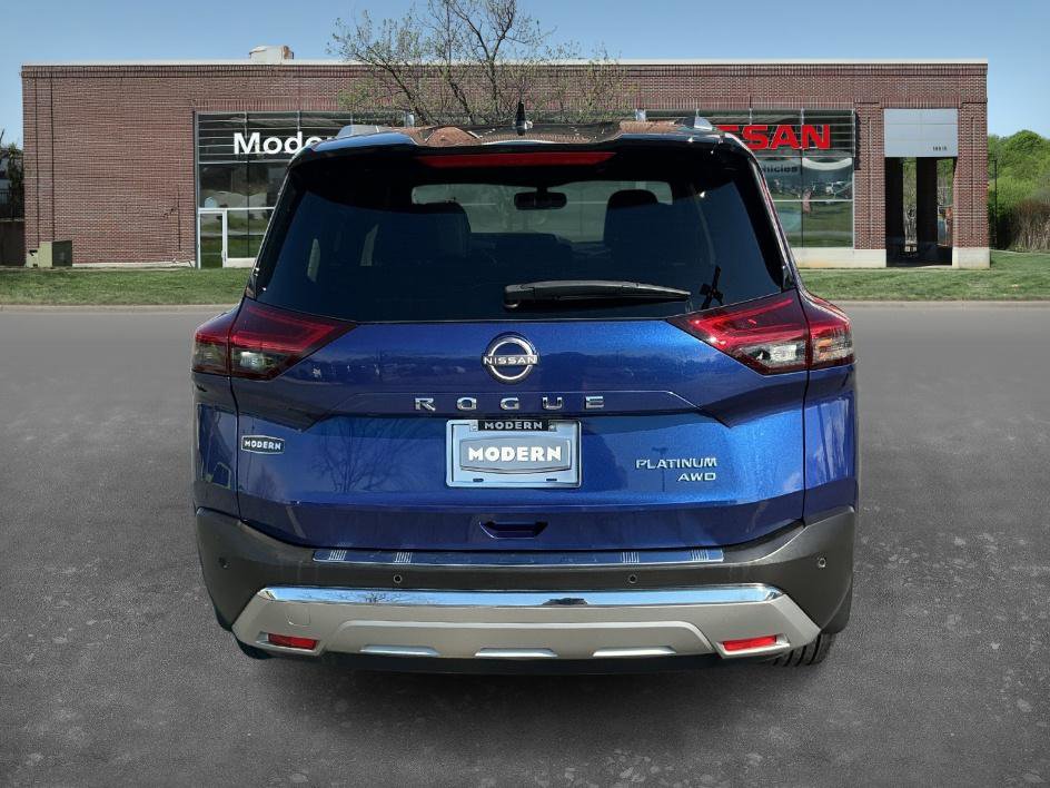 Used 2023 Nissan Rogue Platinum image 3