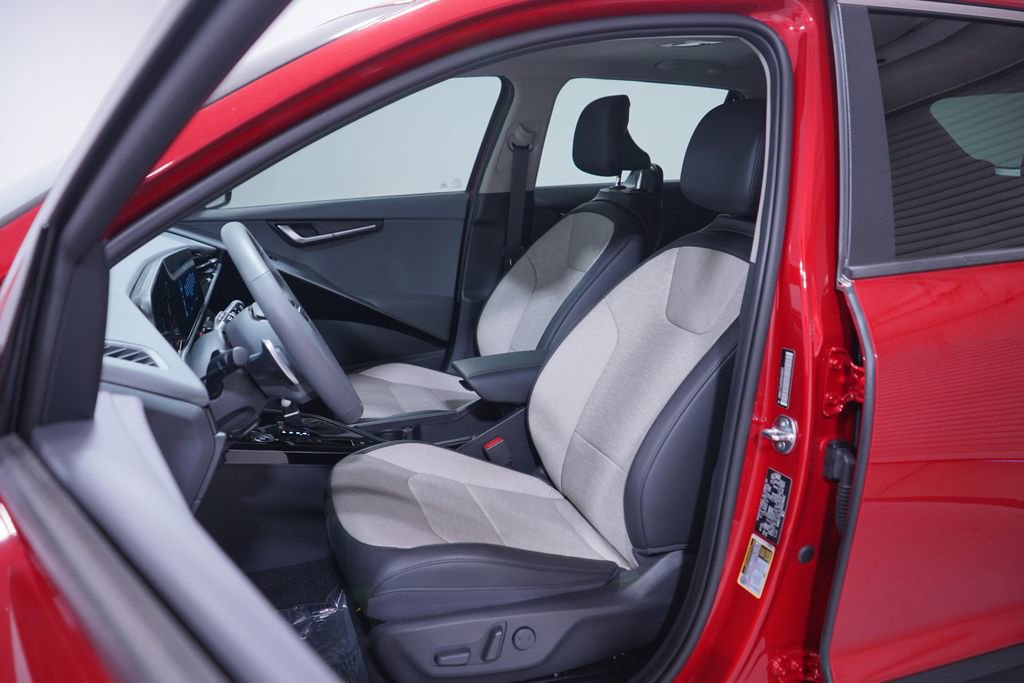 Used 2025 Kia Niro SX Touring image 7