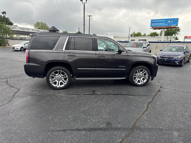 Used 2017 GMC Yukon SLT w/ Premium Edition AWD/4WD image 4