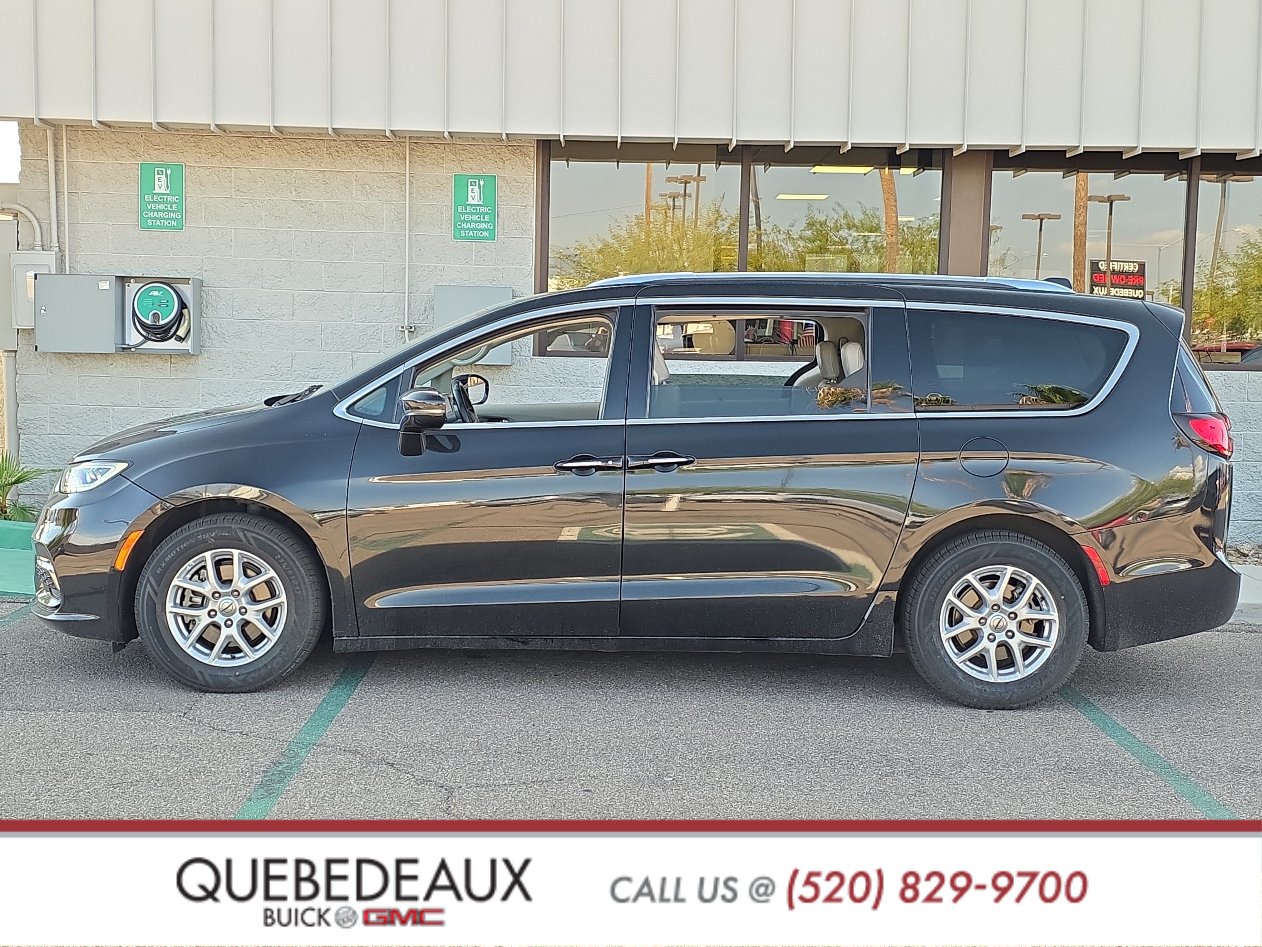 Used 2021 Chrysler Pacifica Touring-L FWD image 4