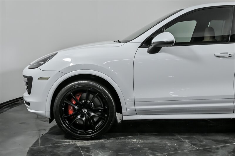 Used 2016 Porsche Cayenne GTS AWD/4WD image 6