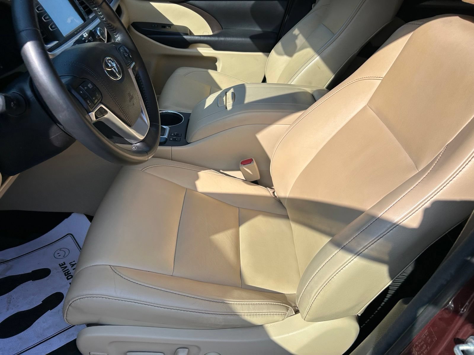 Used 2018 Toyota Highlander XLE AWD/4WD image 14