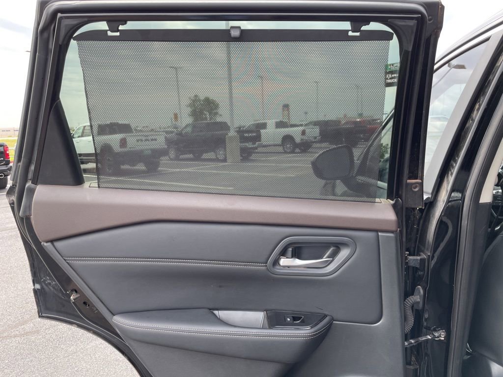 Used 2023 Nissan Rogue SV w/ SV Premium B Package FWD image 25