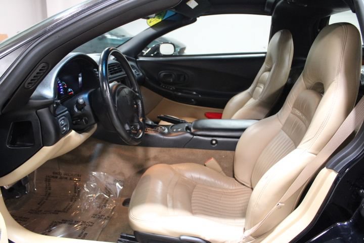 Used 2001 Chevrolet Corvette Coupe w/ Preferred Equipment Group1 RWD image 14