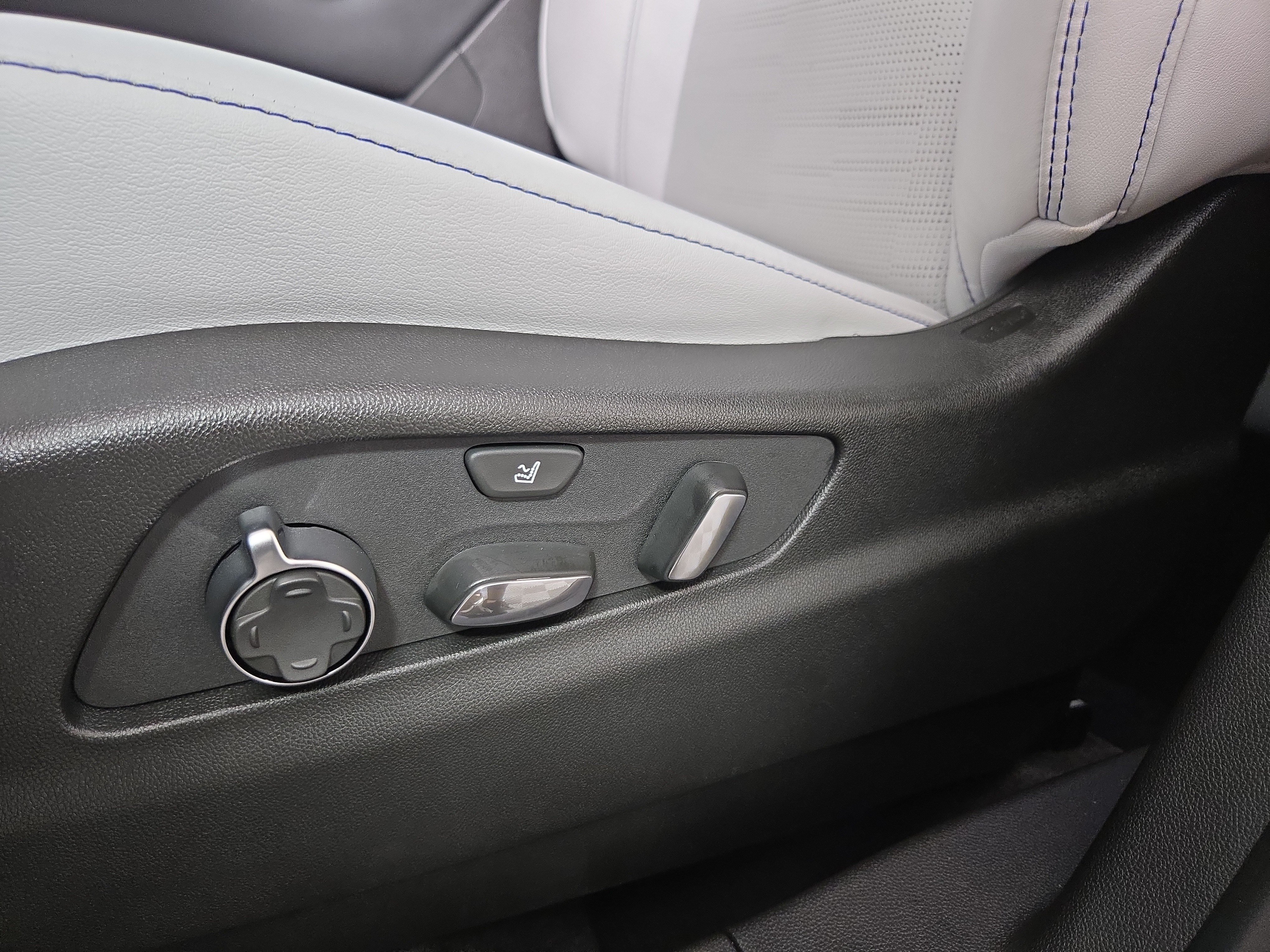 Certified 2024 Cadillac XT4 Sport AWD/4WD image 32
