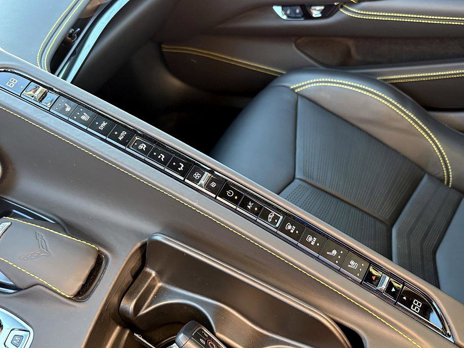 Used 2023 Chevrolet Corvette Stingray Premium Conv w/ Stealth Interior Trim Package image 23