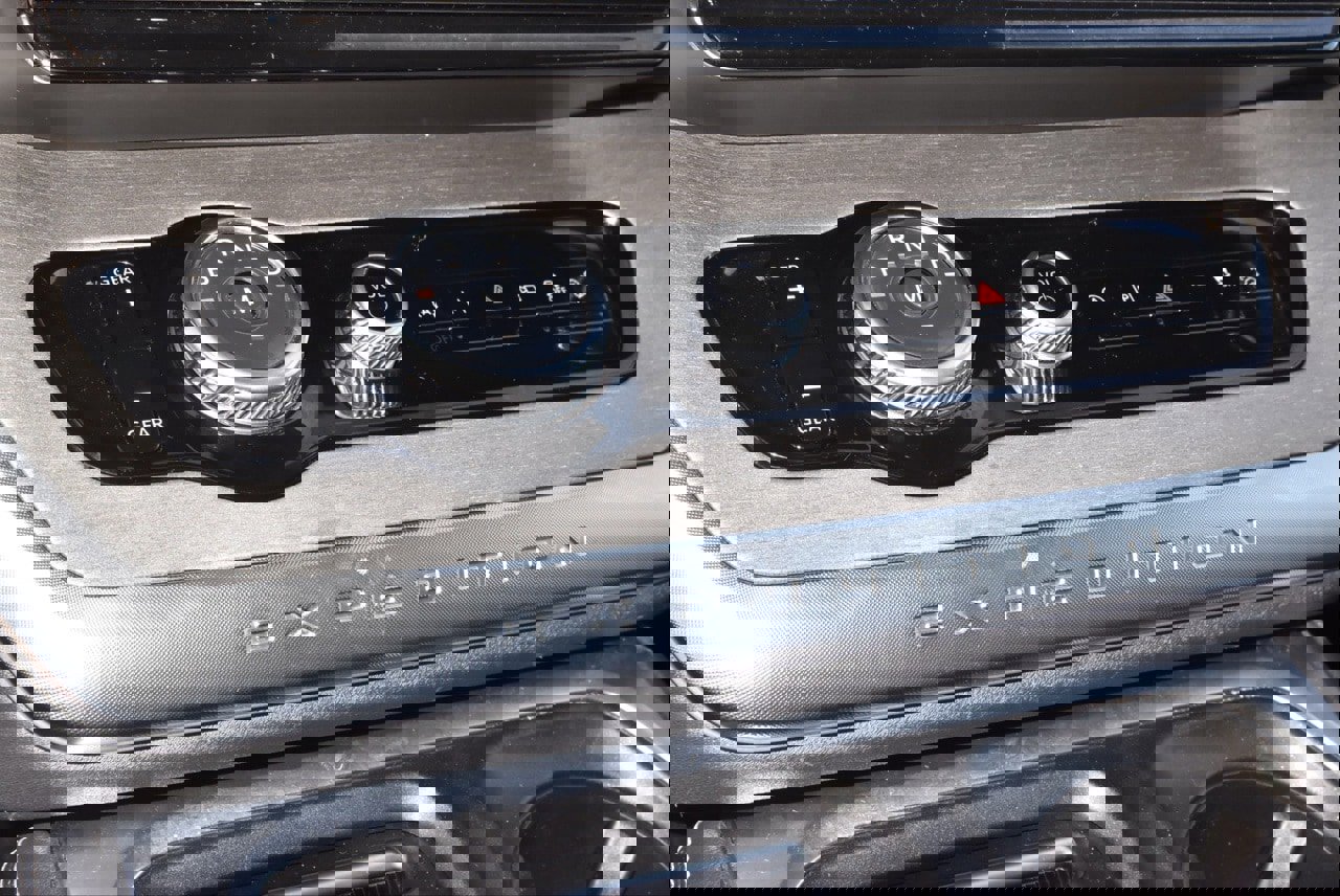 Certified 2025 Ford Expedition Platinum image 30