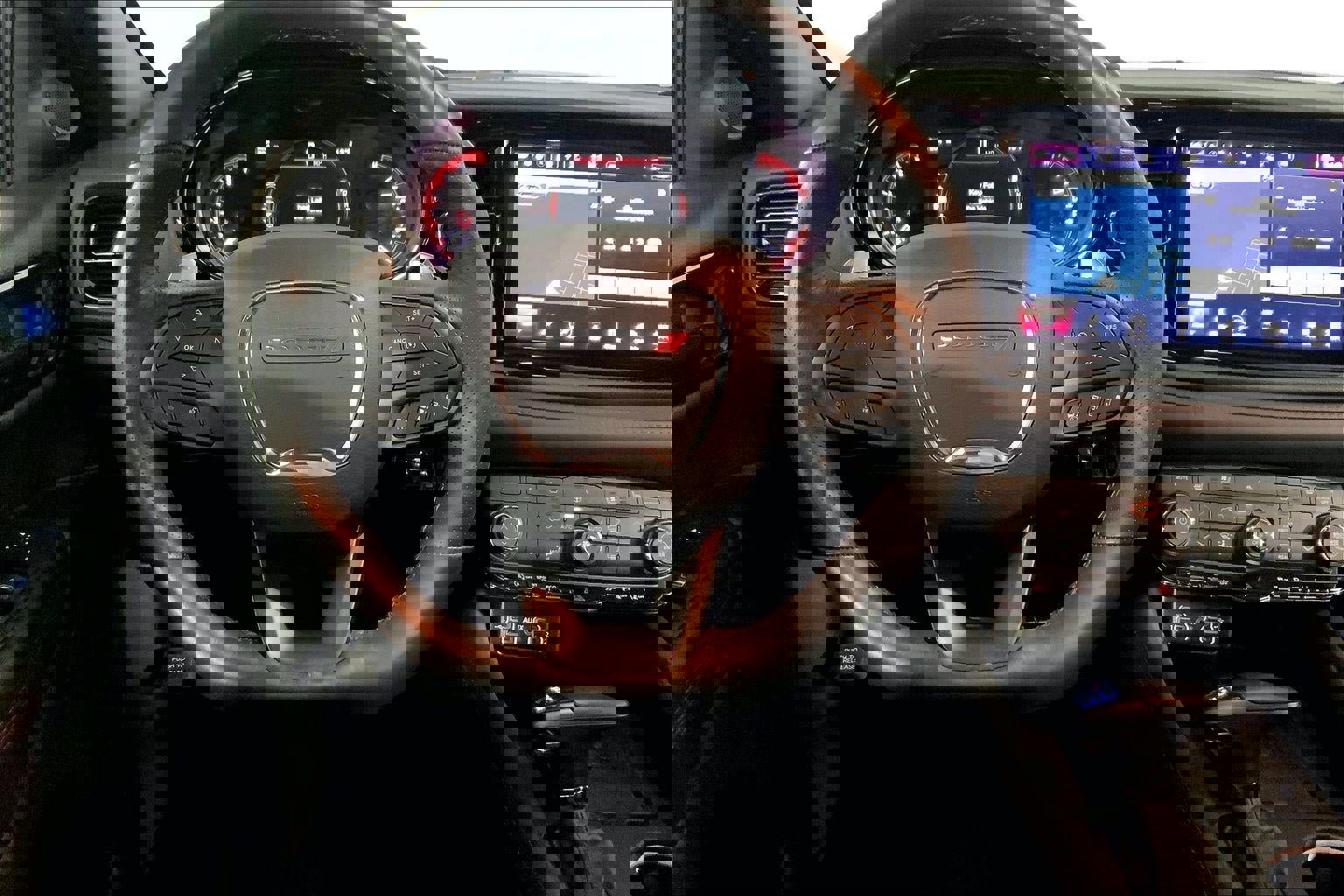 Used 2025 Dodge Durango GT image 5