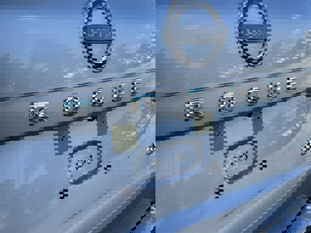 Used 2023 Nissan Rogue SV image 10