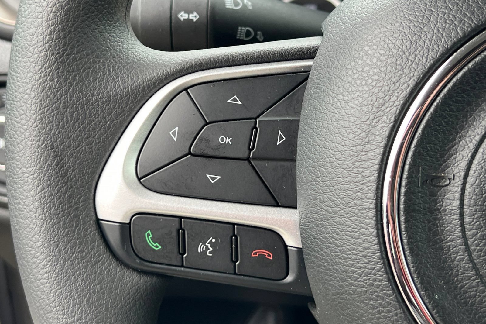 Used 2023 Jeep Renegade Latitude AWD/4WD image 31