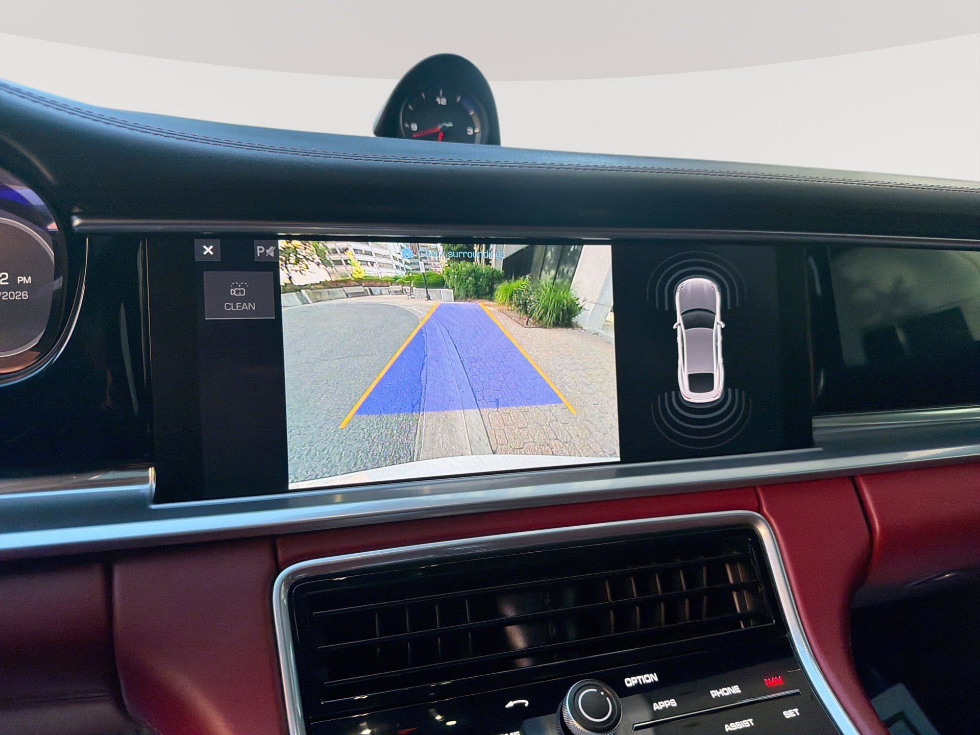 Used 2018 Porsche Panamera RWD image 25