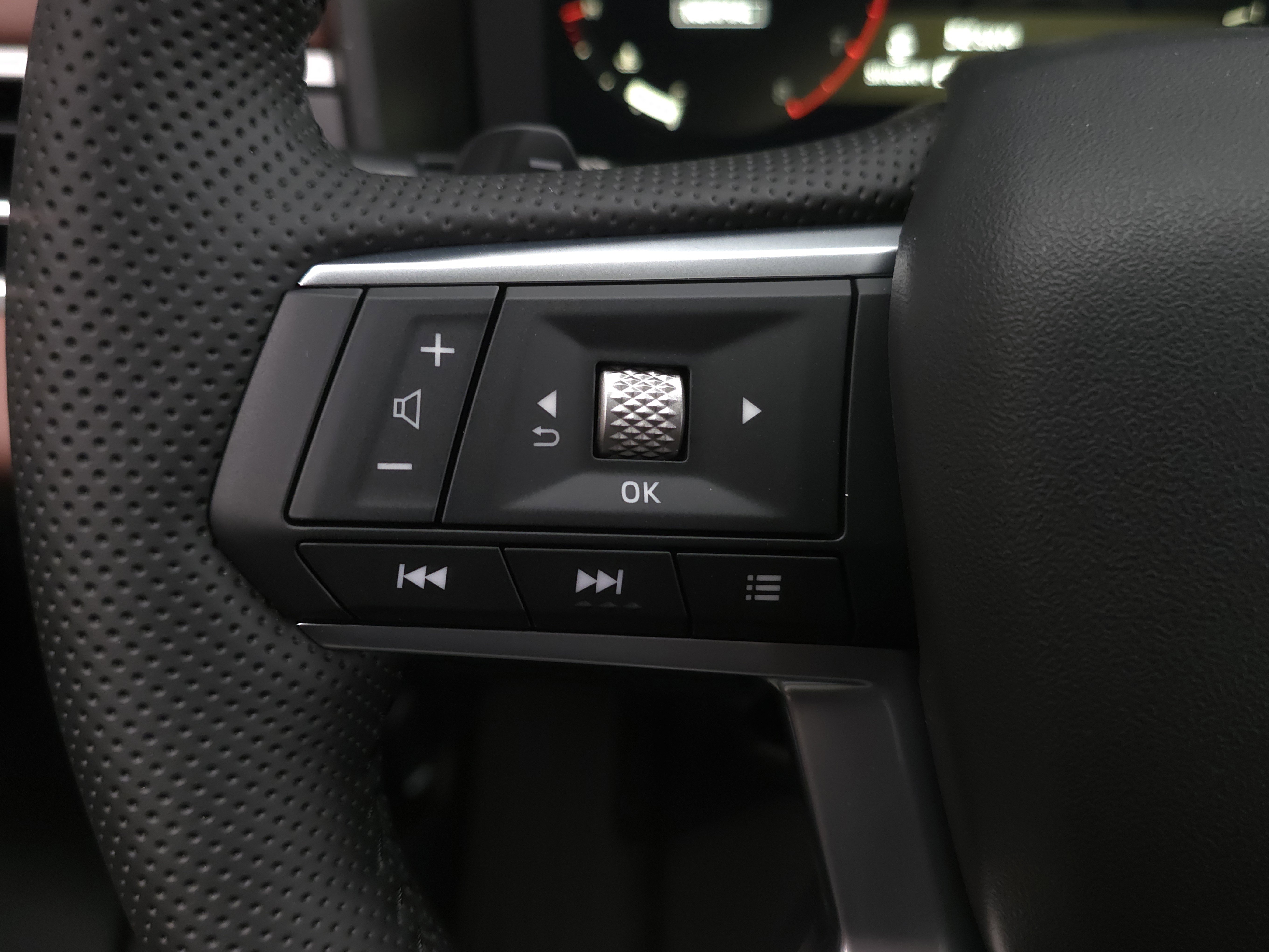 New 2025 Mitsubishi Outlander SEL image 14