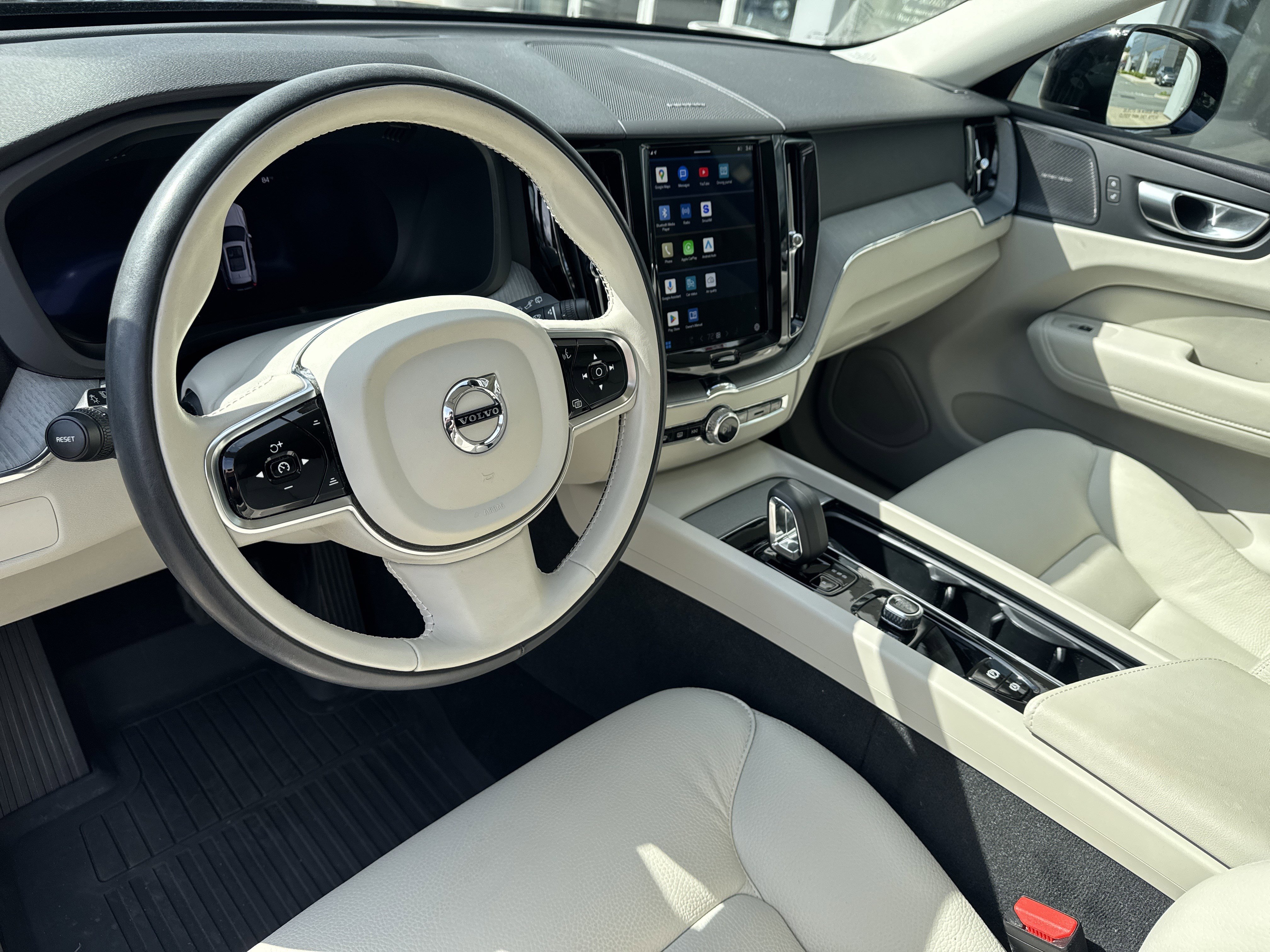 Used 2024 Volvo XC60 B5 Plus w/ Protection Package Premier image 15