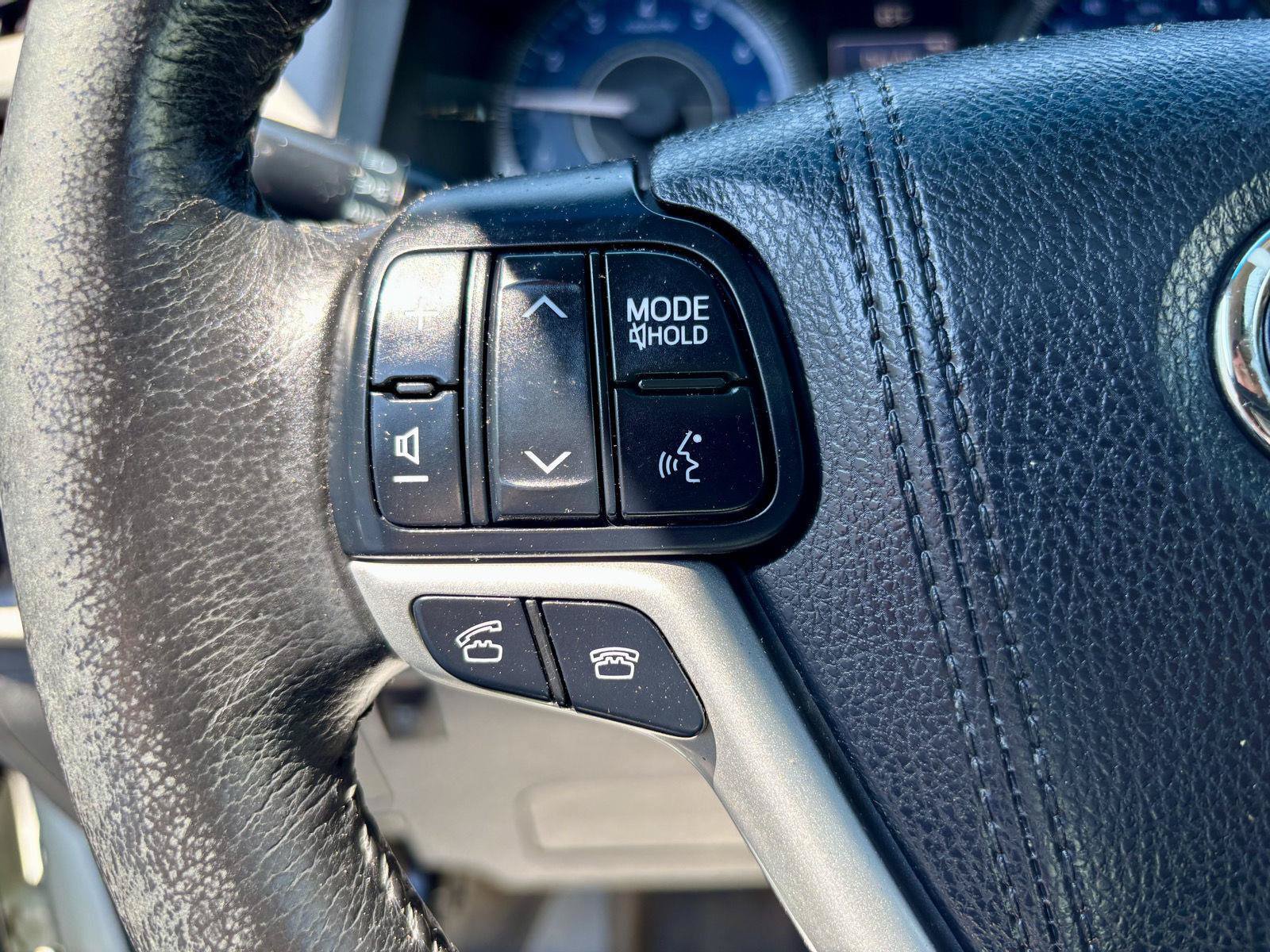 Used 2017 Toyota Sienna XLE w/ XLE Navigation Package FWD image 40