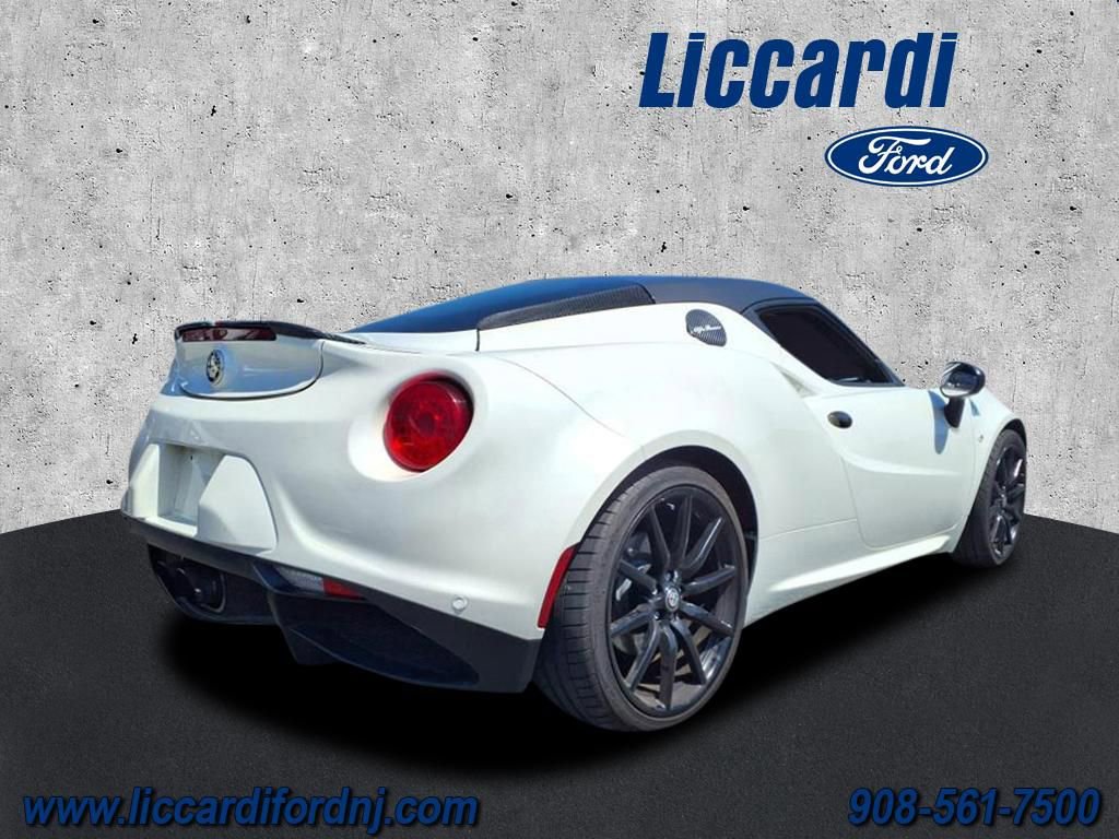 Used 2015 Alfa Romeo 4C Coupe w/ Leather Interior Group image 2