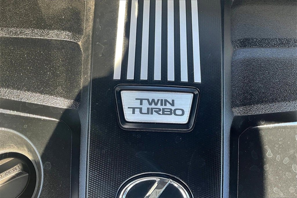 Used 2023 Lexus LX 600 4WD w/ Premium Package image 31