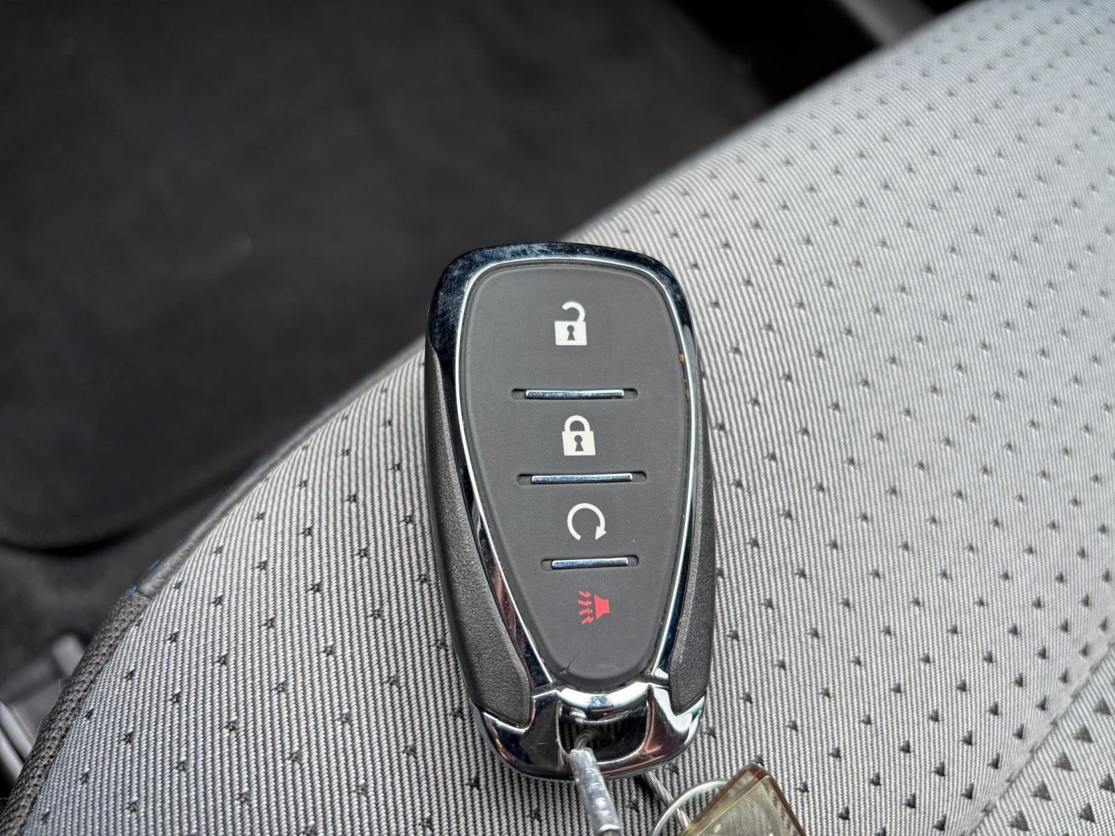 Used 2025 Chevrolet Trax LT w/ LT Convenience Package FWD image 23