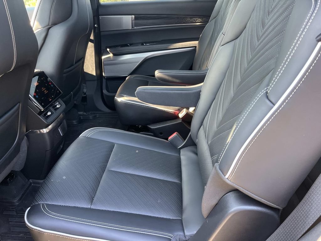 Certified 2026 Cadillac Vistiq Platinum w/ LPO, Floor Liner Package AWD/4WD image 22