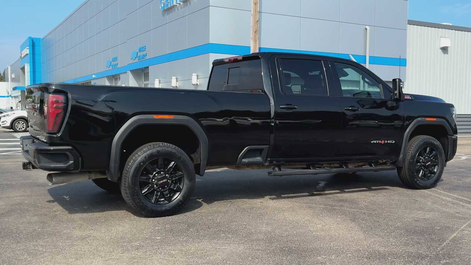 Certified 2024 GMC Sierra 2500 AT4 w/ AT4 Preferred Package image 4