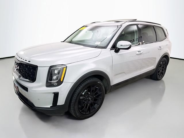 Used 2022 Kia Telluride SX w/ Nightfall Edition Package AWD/4WD image 3