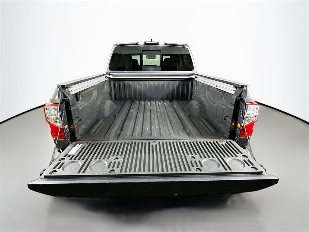 Used 2024 Nissan Titan SV w/ SV Convenience Package image 25