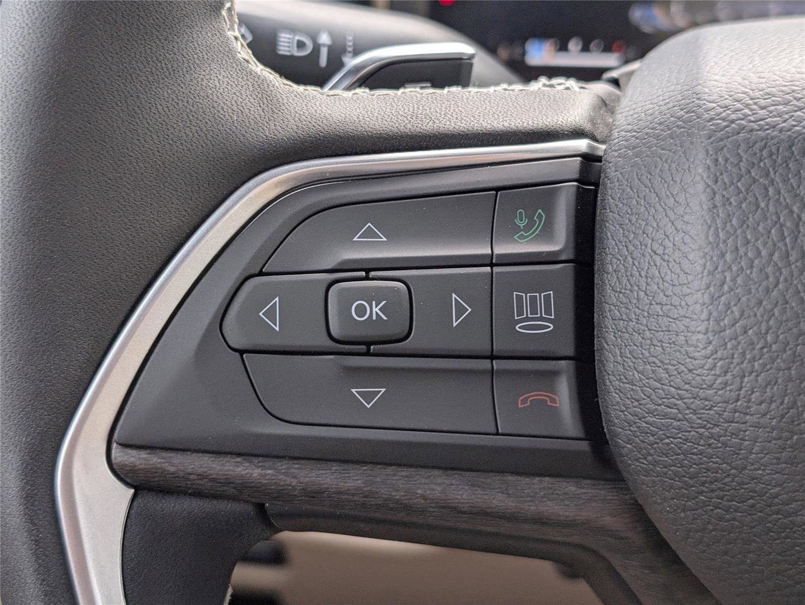 New 2025 Jeep Grand Cherokee Limited w/ Luxury Tech Group II image 25