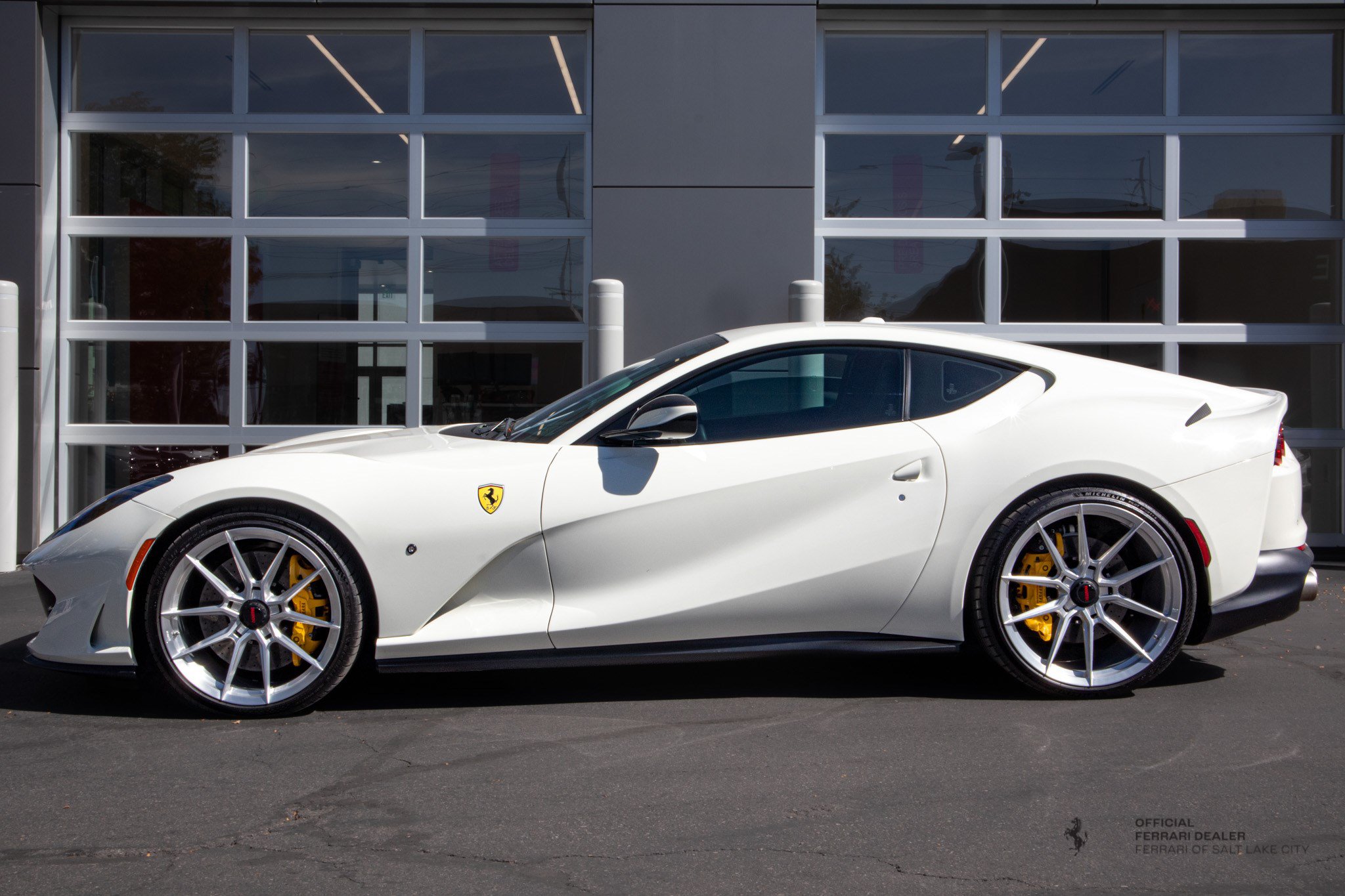 Used 2018 Ferrari 812 Superfast RWD image 2
