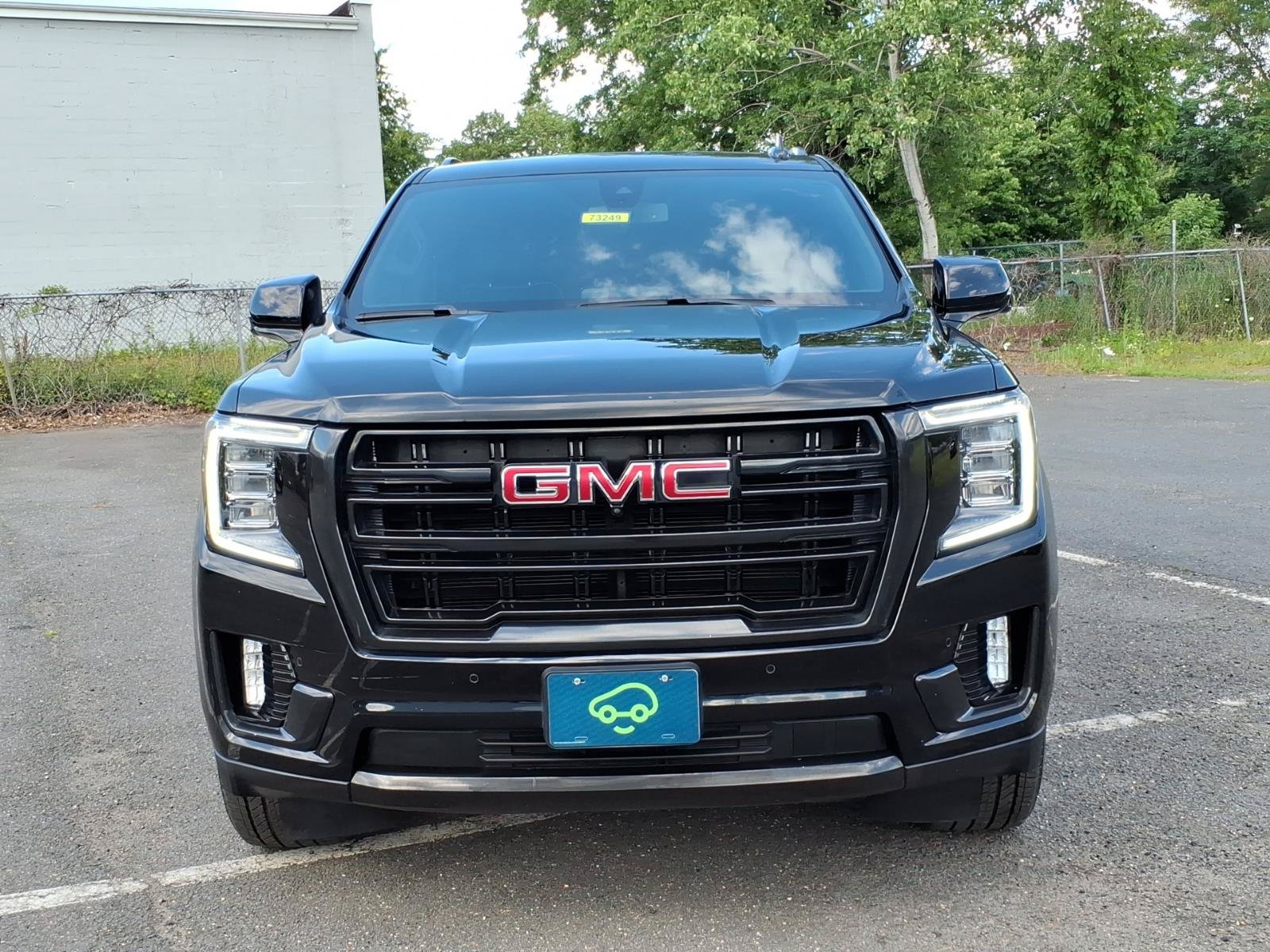 Certified 2022 GMC Yukon XL SLT w/ SLT Premium Package AWD/4WD image 2