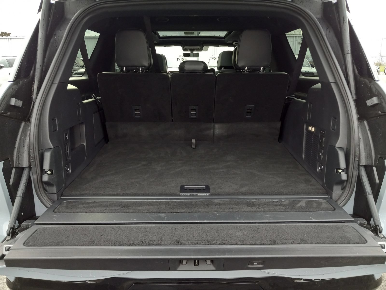 Used 2025 Lincoln Navigator L Reserve w/ Jet Appearance Package AWD/4WD image 12