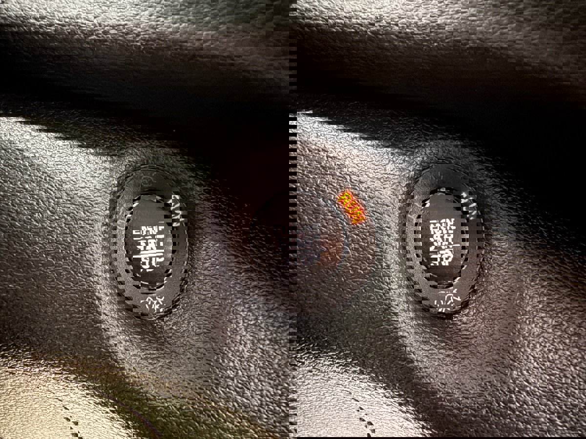 Used 2019 Jeep Cherokee Limited image 19