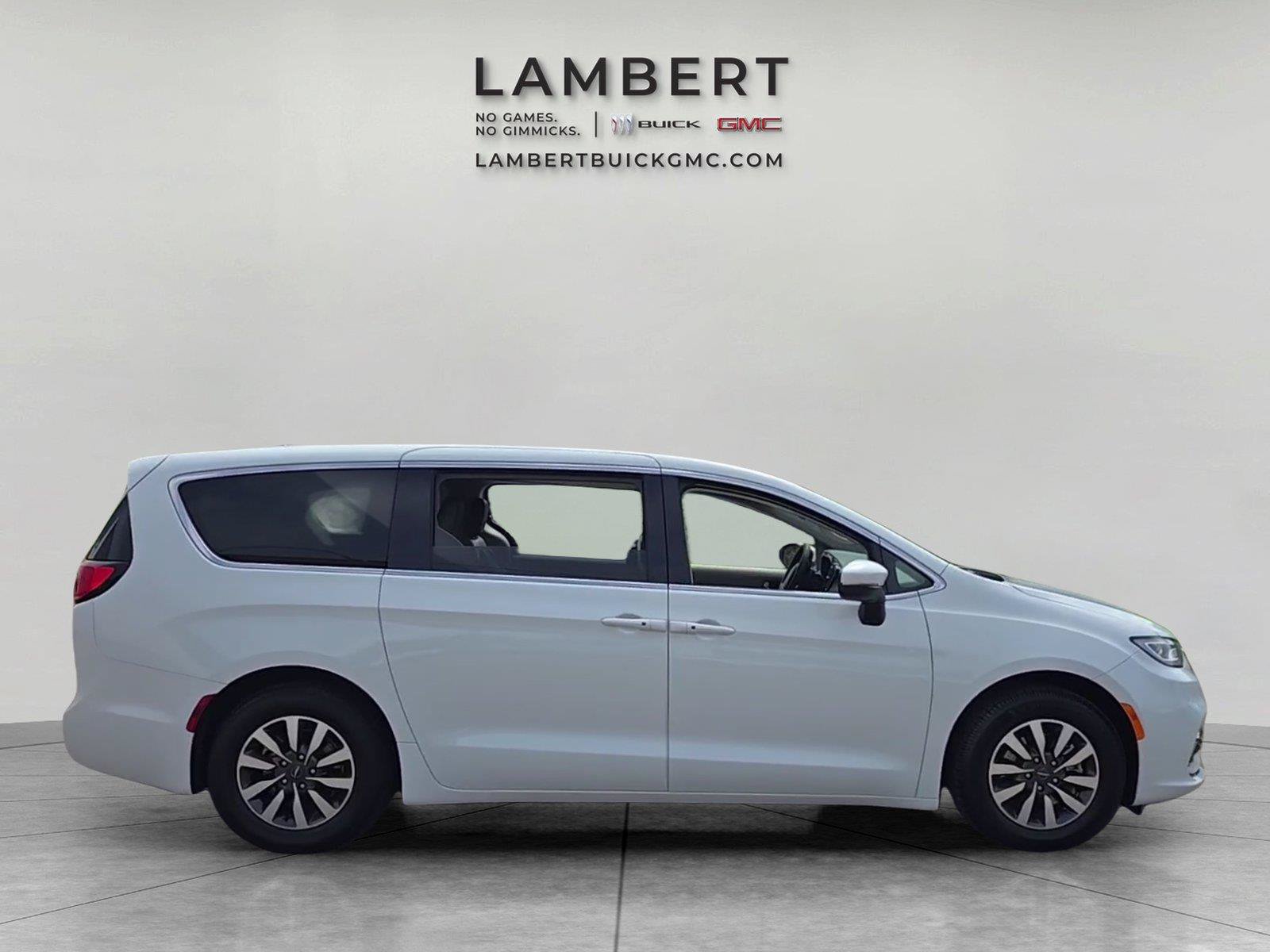 Used 2023 Chrysler Pacifica Touring-L FWD image 6