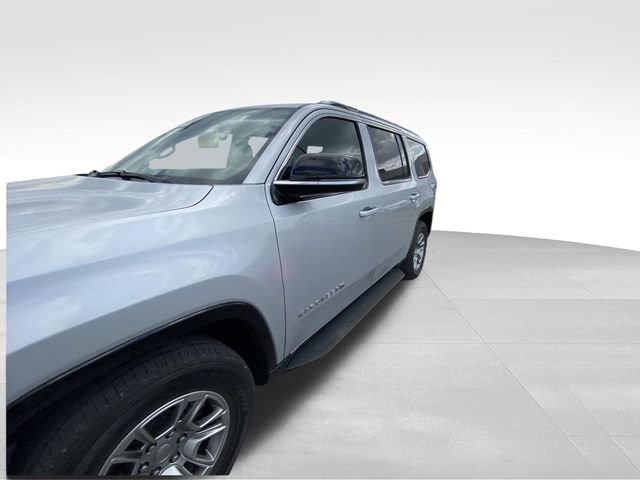 Used 2023 Jeep Wagoneer 4WD image 2