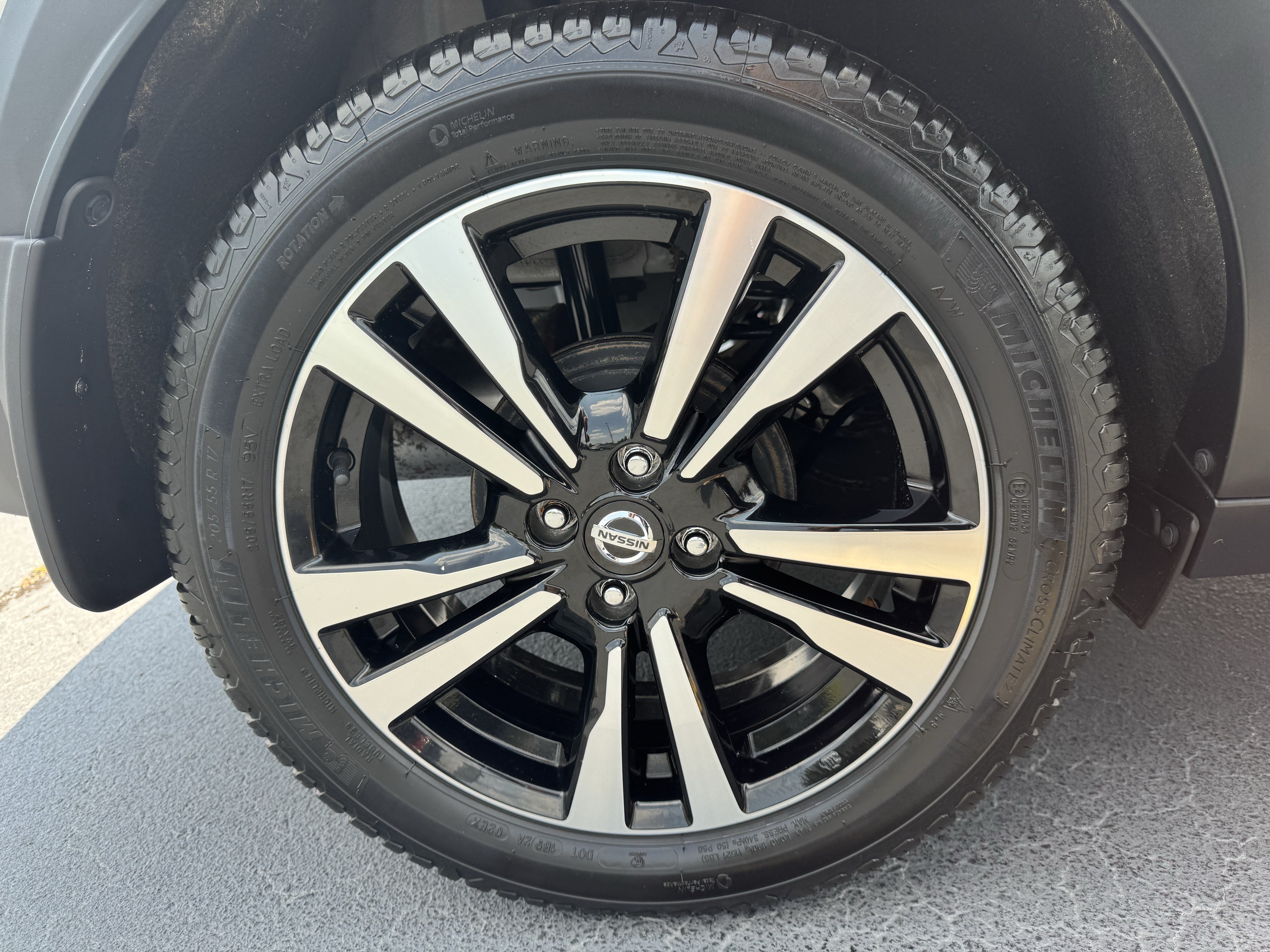Used 2019 Nissan Kicks SV FWD image 18