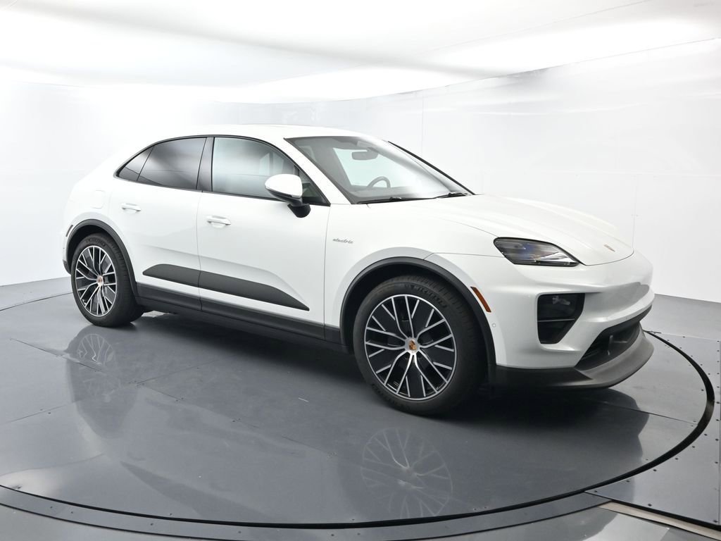 Certified 2025 Porsche Macan Electric image 17