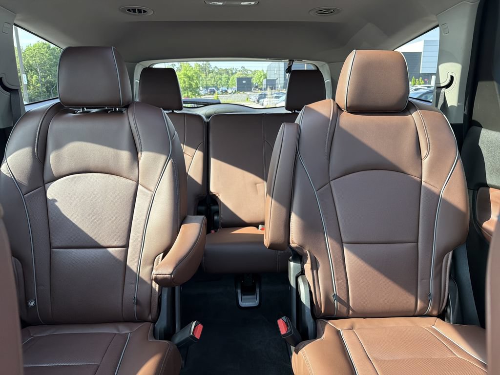 Used 2020 Buick Enclave Avenir w/ Avenir Technology Package FWD image 31
