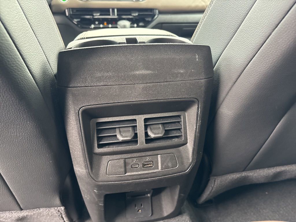 Used 2025 GMC Canyon Denali image 13