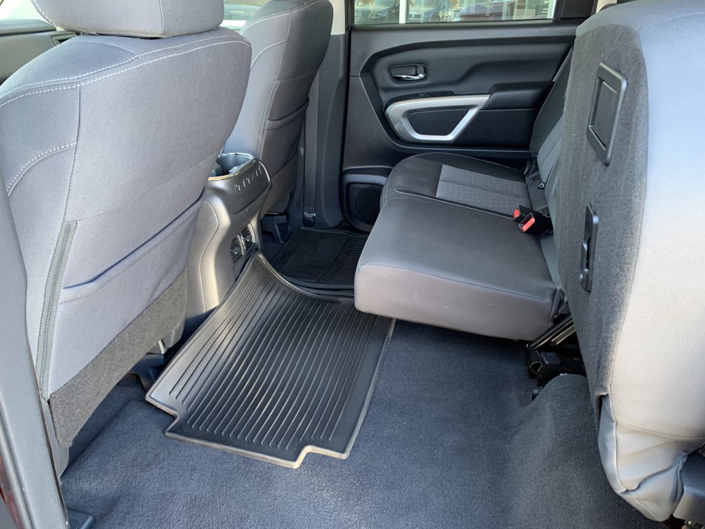 Used 2022 Nissan Titan SV w/ SV Convenience Package RWD image 17