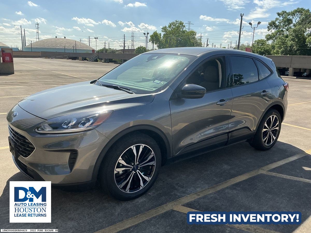 Used 2022 Ford Escape SE w/ SE Sport Appearance Package image 2