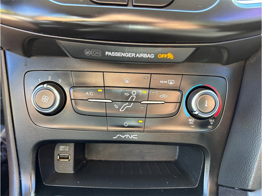 Used 2015 Ford Focus SE FWD image 23