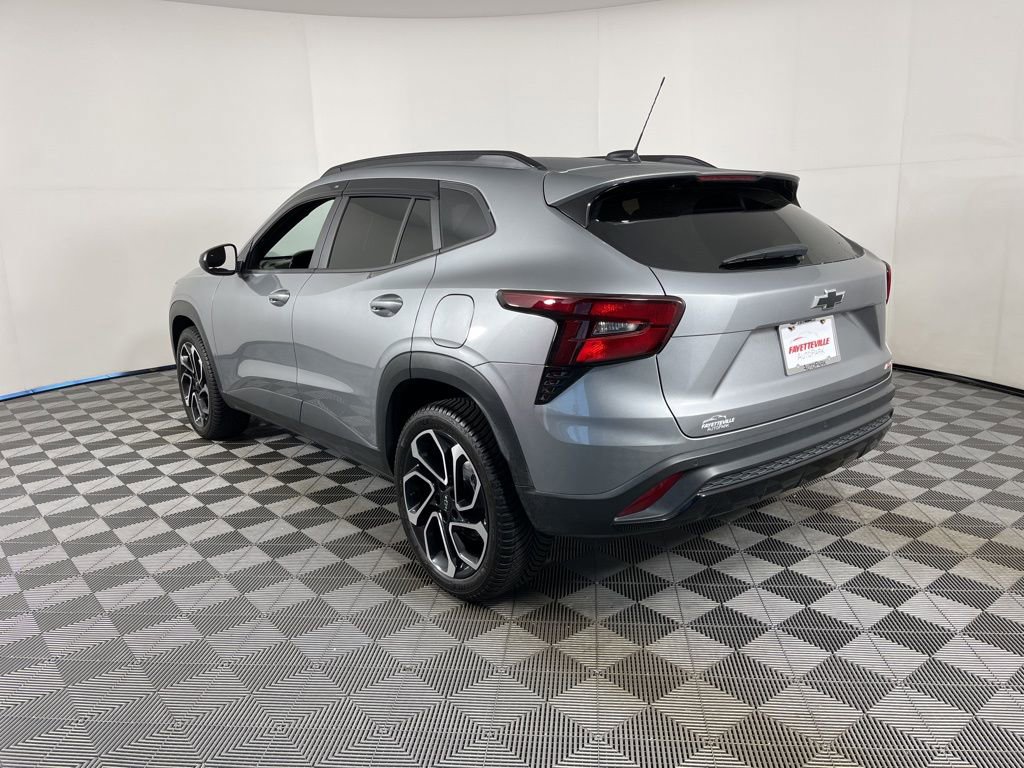Used 2025 Chevrolet Trax RS w/ Sunroof Package FWD image 12