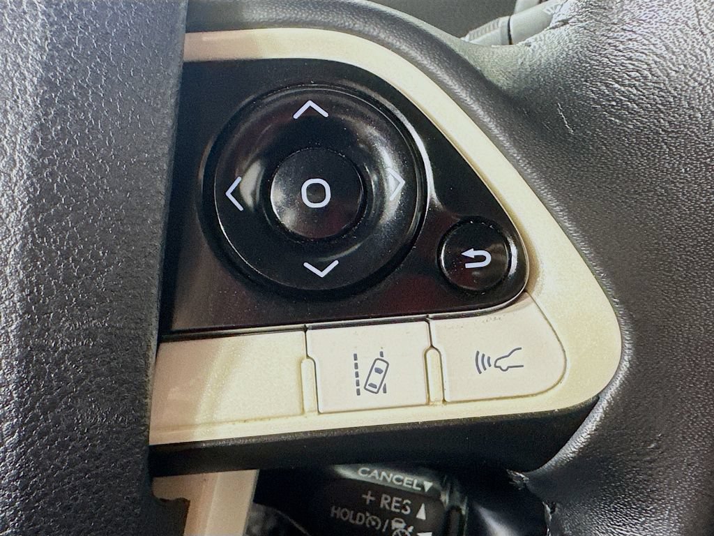 Used 2017 Toyota Prius Prime Premium FWD image 23