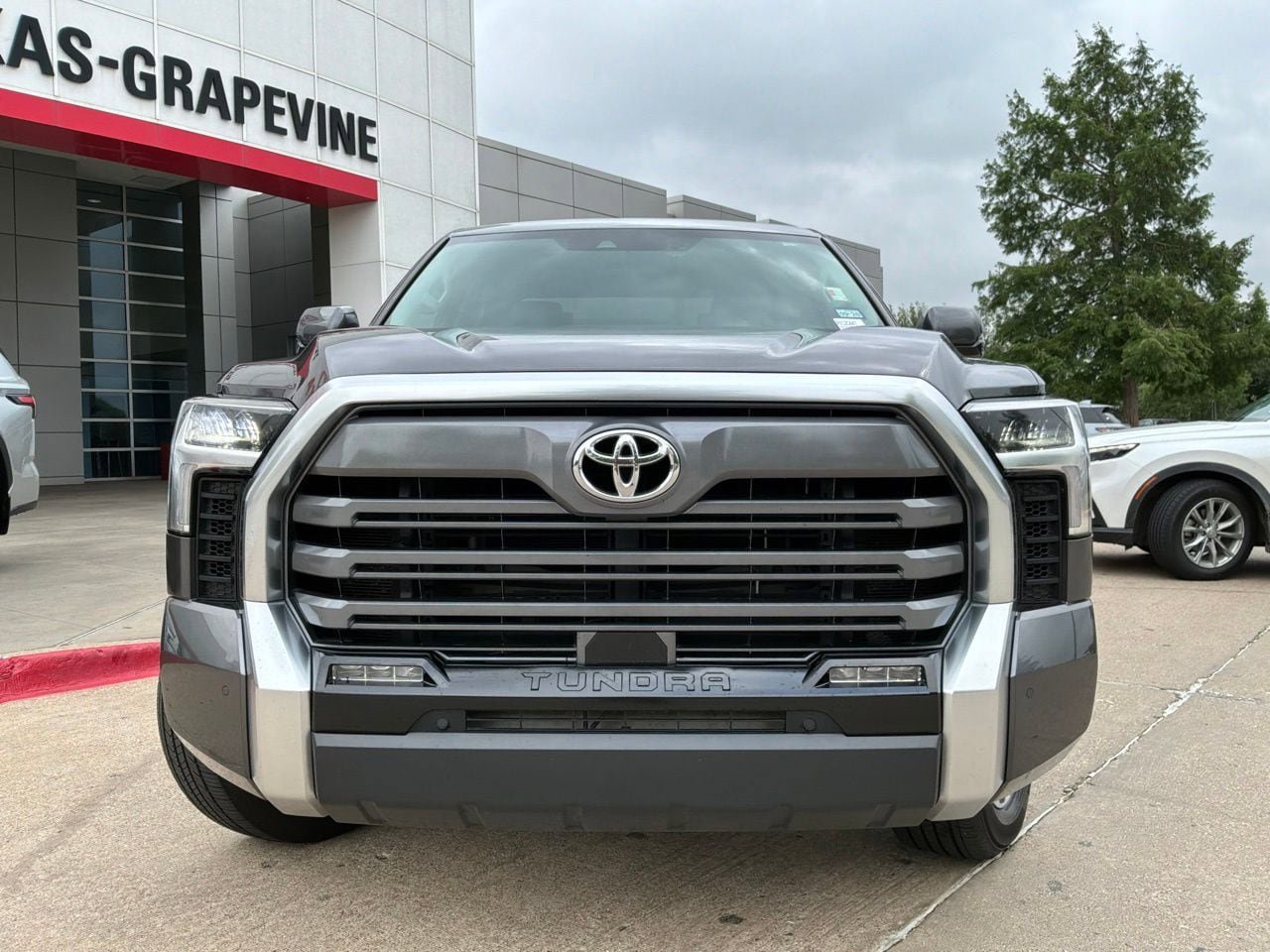 Used 2023 Toyota Tundra Limited w/ Power Package AWD/4WD image 3