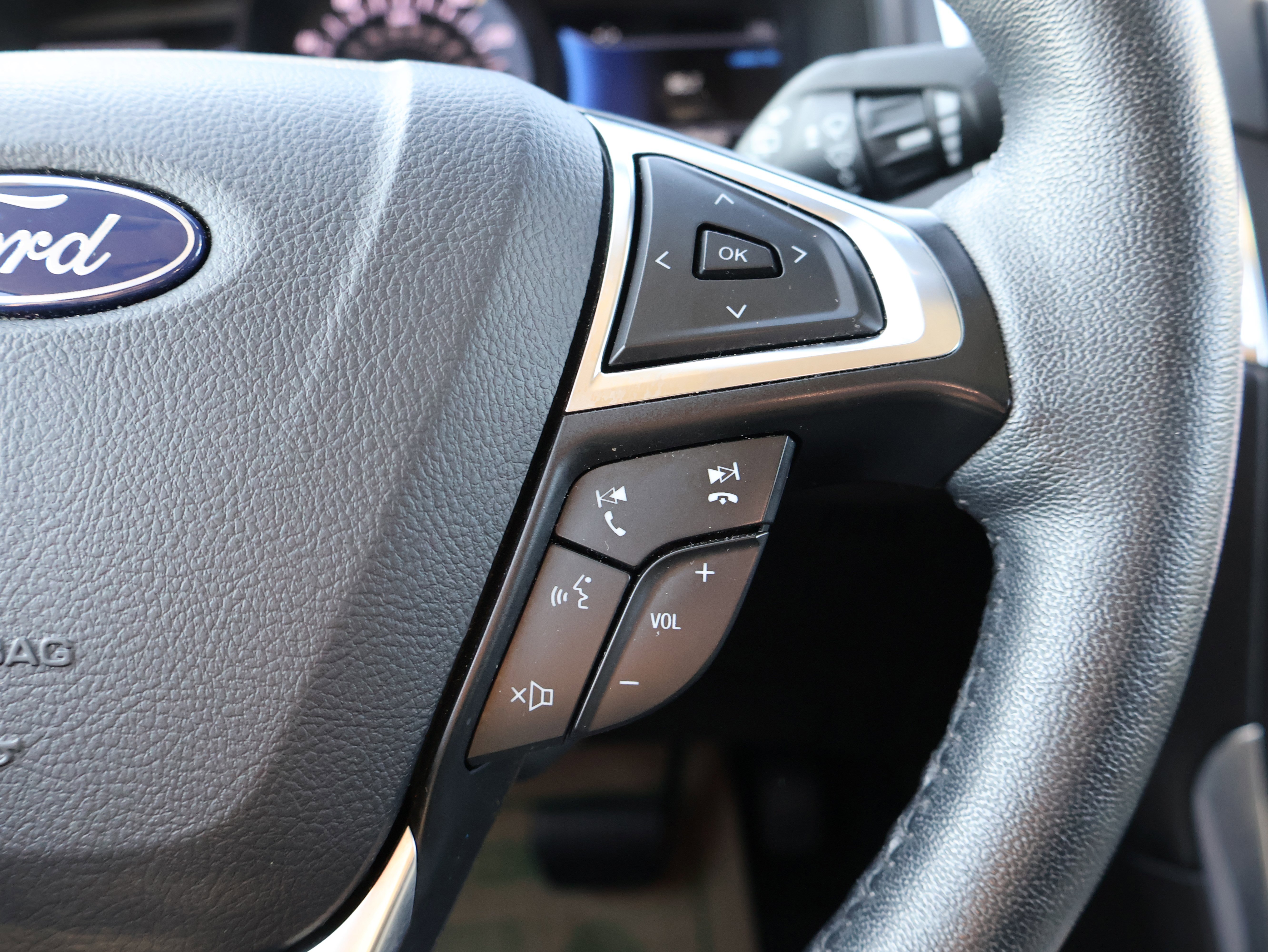 Used 2024 Ford Edge Titanium image 33